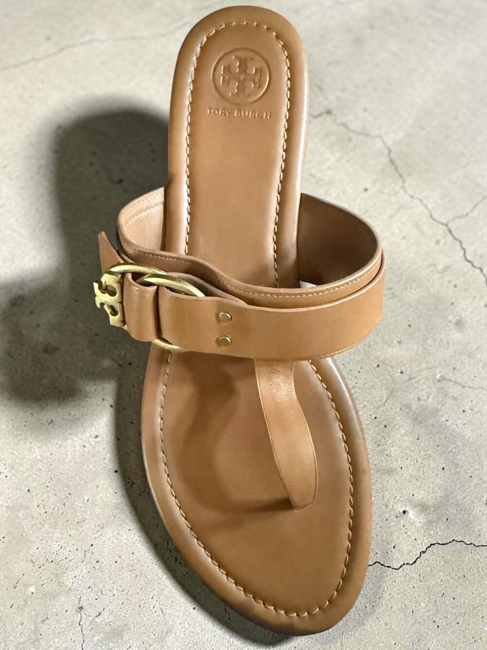 Tory Burch Marsden Flat Thong Sandal Size 10 Tan Leather Gold Ring Logo Slide - Picture 3 of 8